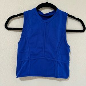 Sleeveless crop top/tank top